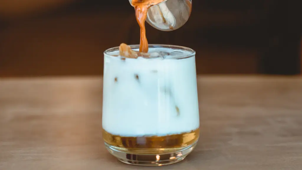 믹스 커피 맛있게 즐기기: 달고 부드러운 아이스 카페라떼 만드는 법 2 아이스 카페라떼2 2